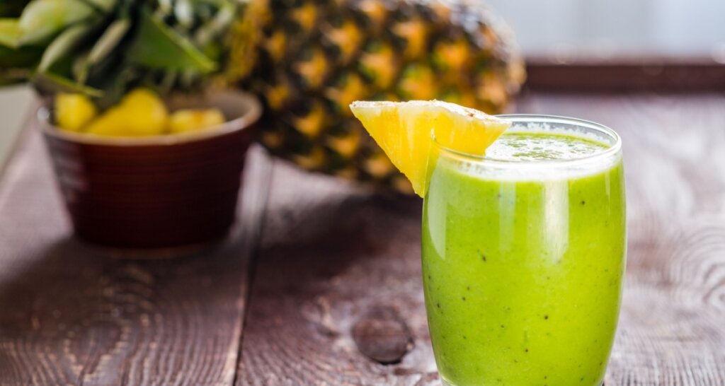 Sucos com abacaxi: 7 receitas detox para limpar o corpo - Imagem do artigo