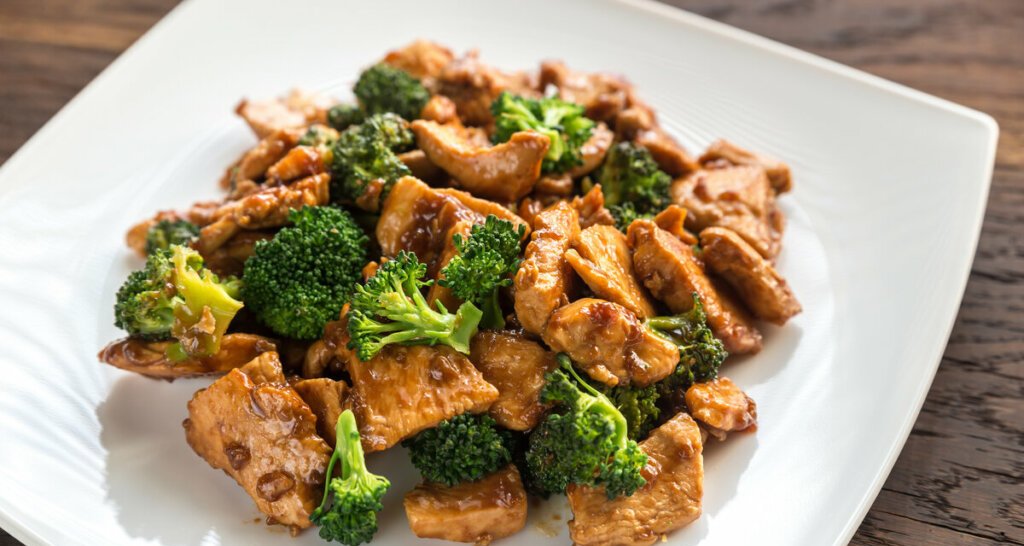 Receitas fit com frango: 7 opções ao forno fáceis - Imagem do artigo