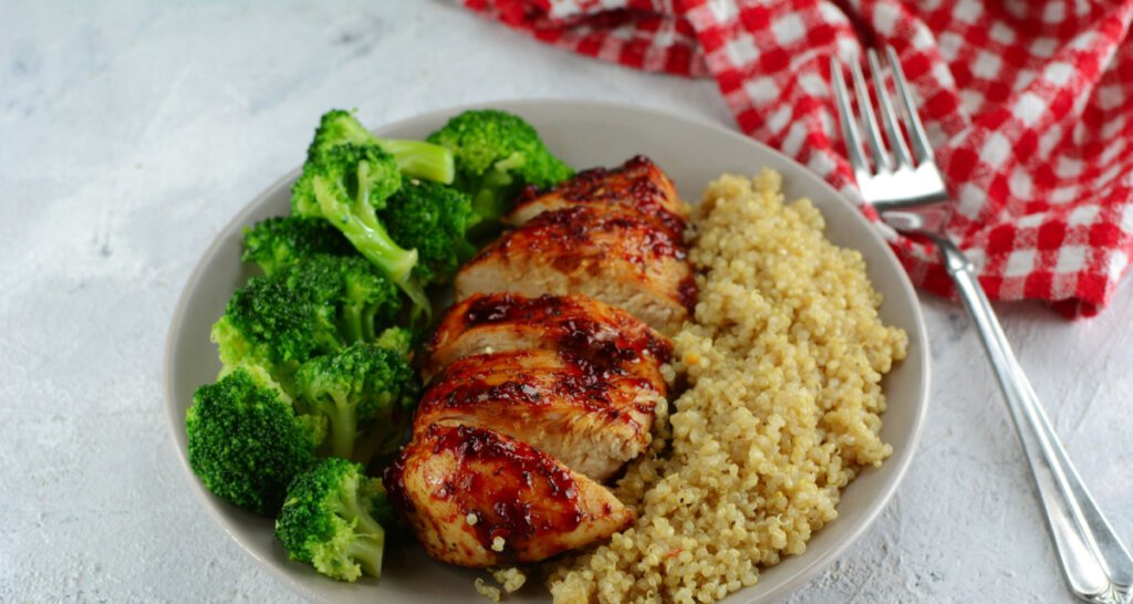 Receitas fit com quinoa: 7 opções para ganhar músculo - Imagem do artigo