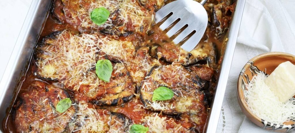 Berinjela à parmegiana de Paola Carosella leva ricota fresca - Imagem do artigo