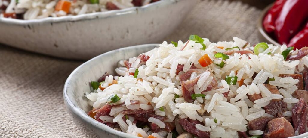 Arroz com linguiça: almoço rápido em uma só panela - Imagem do artigo