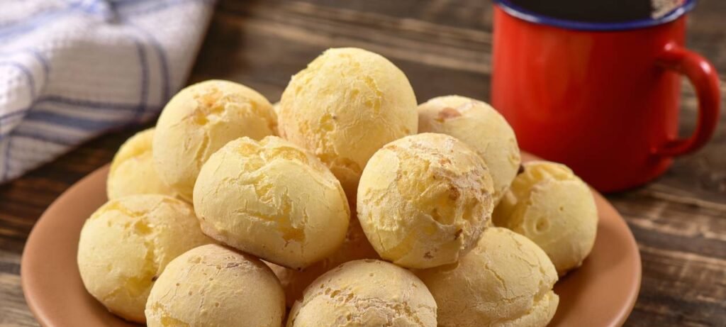 Pão de queijo caseiro simples: receita mineira crocante - Imagem do artigo