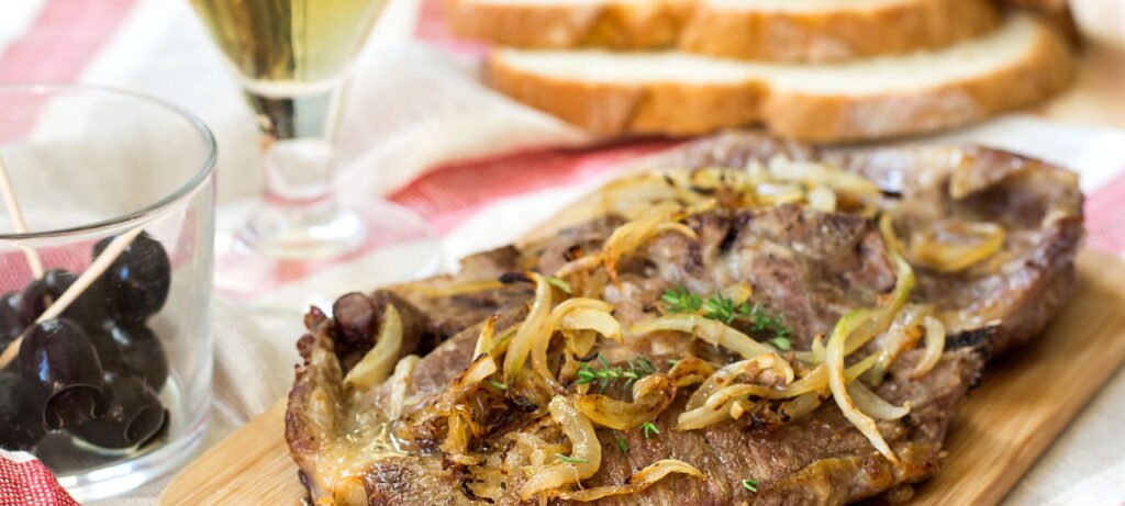 Bife acebolado perfeito: tempo e calor para carne macia - Imagem do artigo