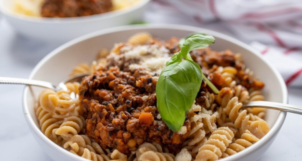Lentilha no jantar: 4 receitas leves e ricas em proteína - Imagem do artigo