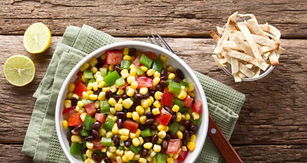 Saladas proteicas: 10 receitas leves para o verão - Imagem do artigo