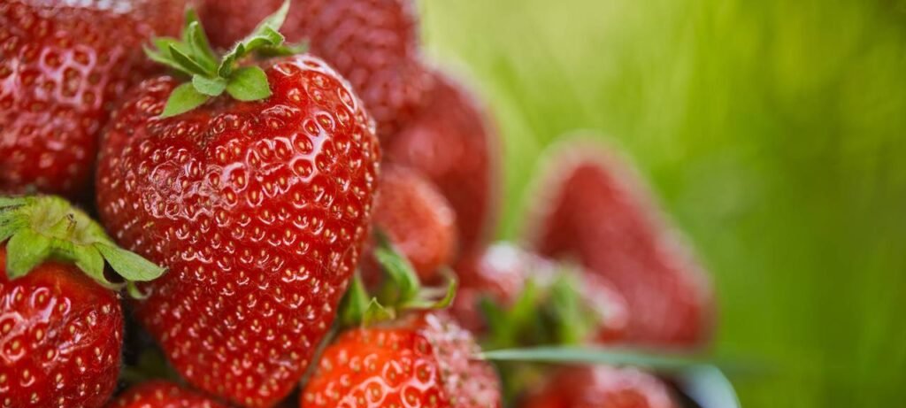 Eskibon de morango: sobremesa gelada fácil com 4 itens - Imagem do artigo